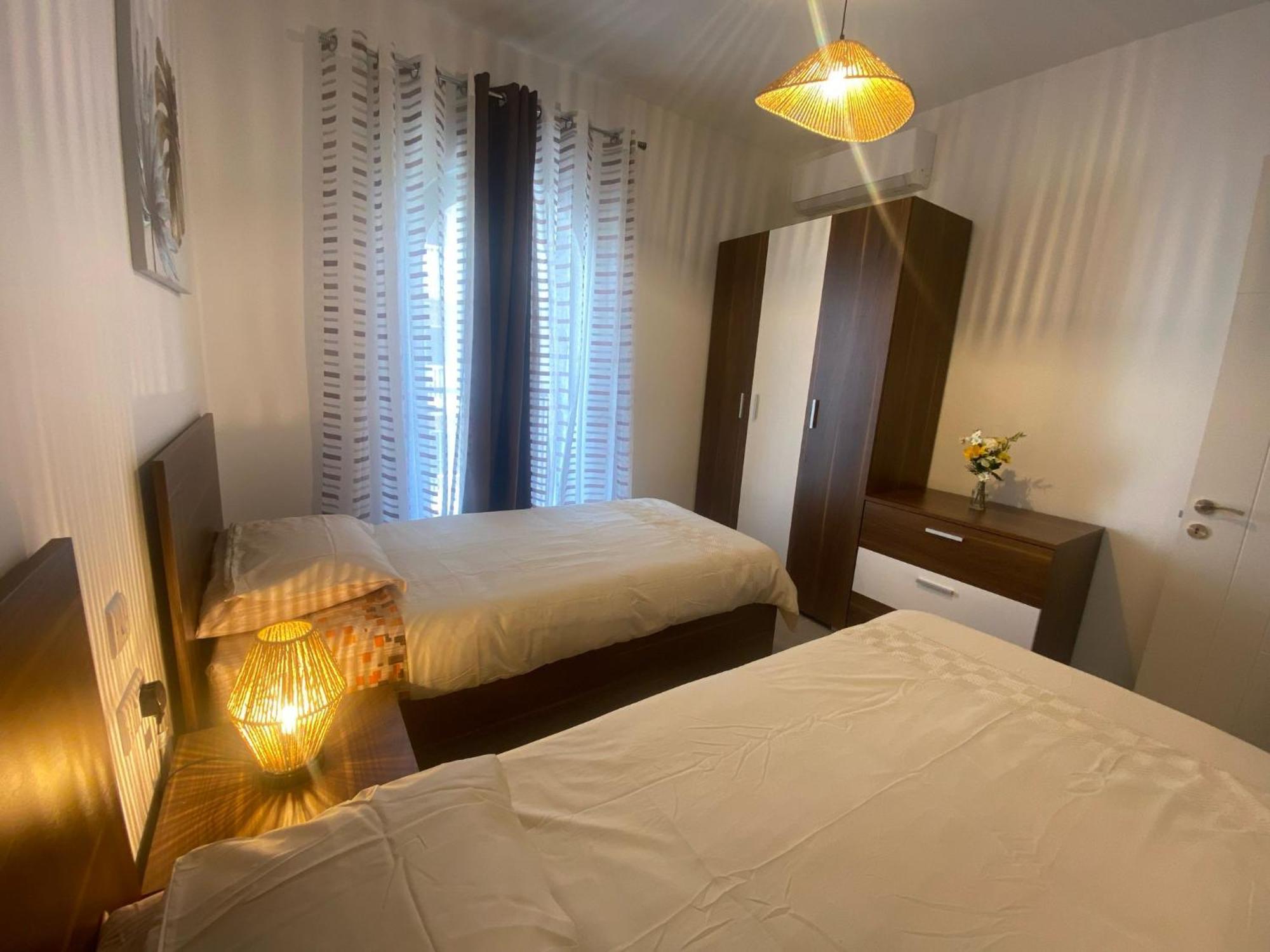 Brand New 2 Bedroom Apartment *