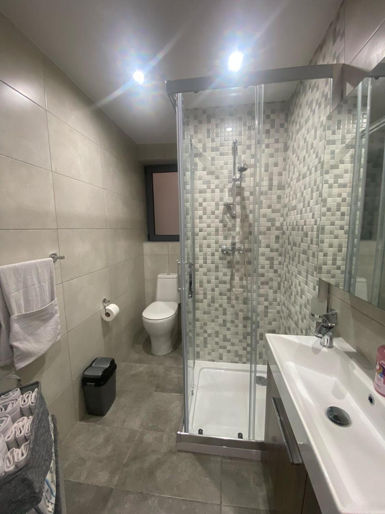 Brand New 2 Bedroom Apartment *